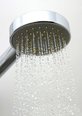 Duş su çalışırken