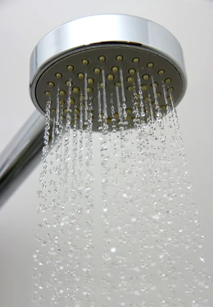 Douche pendant l'eau courante — Photo