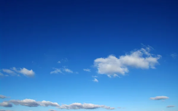 青空と白い雲 — ストック写真