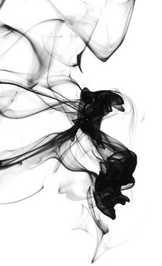 Renkli duman üzerinde beyaz izole