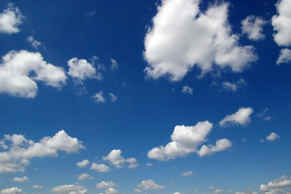 Blå himmel bakgrund — Stockfoto