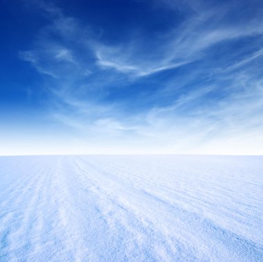 kar dağ ve gökyüzü