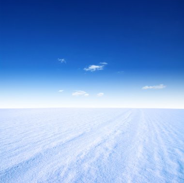 kar dağ ve gökyüzü