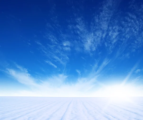 Schnee Berg und Himmel — Stockfoto