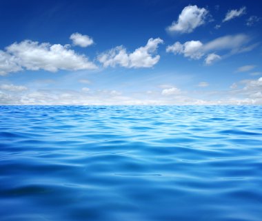 mavi deniz ve gökyüzü