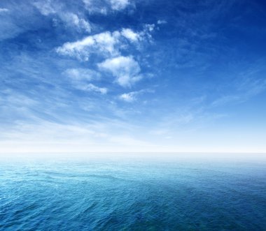 mavi deniz ve gökyüzü