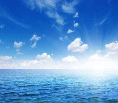 mavi deniz ve gökyüzü