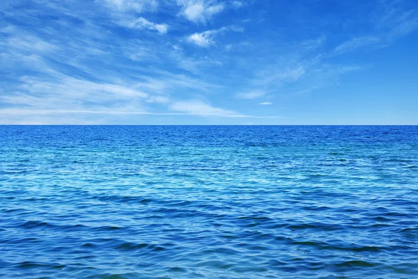 Mare e cielo azzurri — Foto Stock