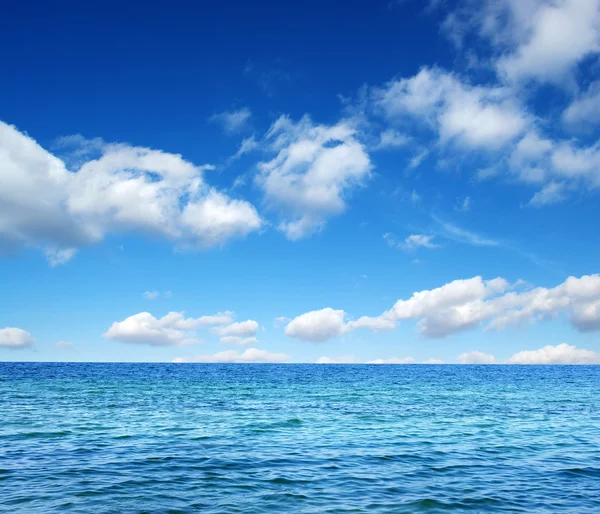Modré moře a obloha — Stock fotografie