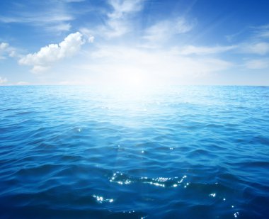 mavi deniz ve gökyüzü