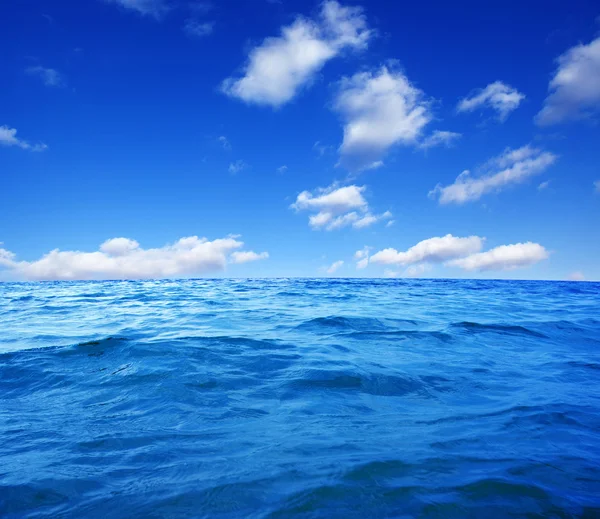 Mare e cielo azzurri — Foto Stock