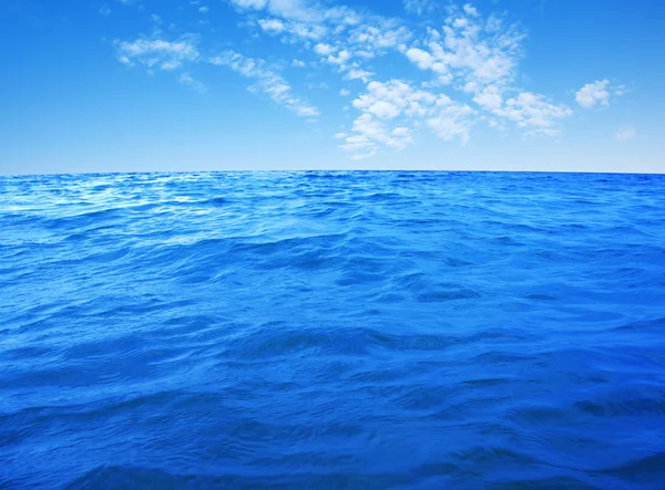 Γαλάζια θάλασσα και ουρανός — Φωτογραφία Αρχείου