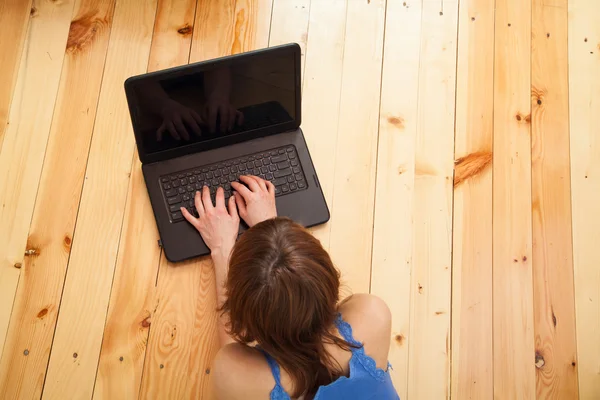 Woman working on computer — Stock Photo, Image