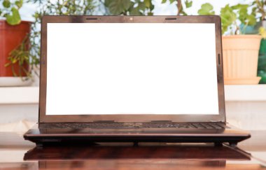 İzole ekran ile açık dizüstü