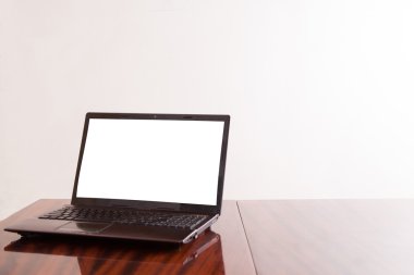 İzole ekran ile açık dizüstü