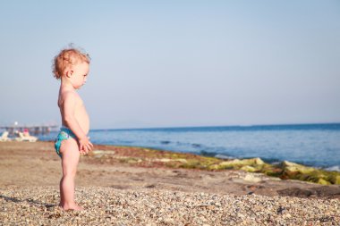 Kumsaldaki bebek