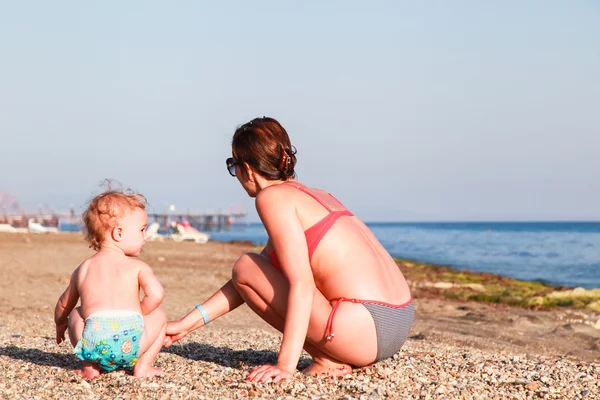 Feliz madre e hija — Foto de Stock