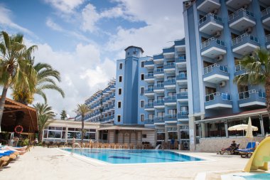 Yüzme Havuzu ve caffe alanı