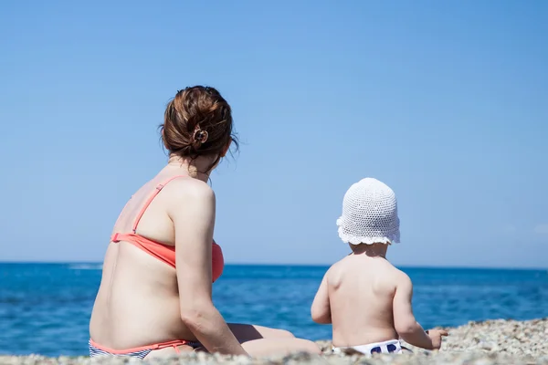 Happy mother and daughter — Stock Photo, Image