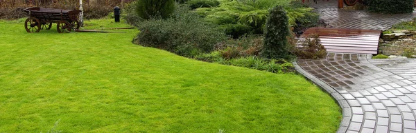 Garden  path with grass — Stock Photo, Image