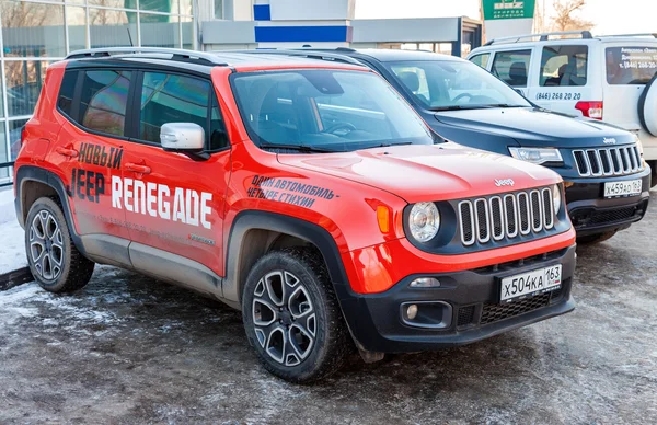 Vehicles Jeep near the office of official dealer — Stock fotografie