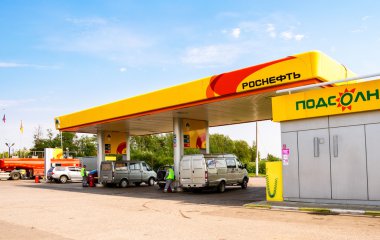 Rosneft benzin istasyonu. Rosneft en büyük Rus petrol c biridir