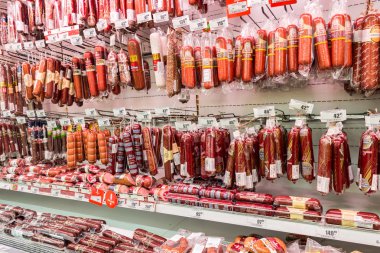 Et ve sosis hipermarket Karusel satışında için hazır