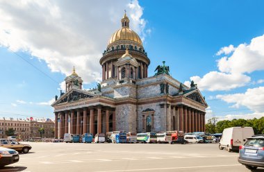 Ünlü Saint Isaac's Katedrali, St. Petersburg yazın güneşli