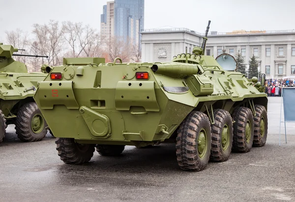 Ejército ruso BTR-80 vehículo blindado de ruedas transporte de personal — Foto de Stock