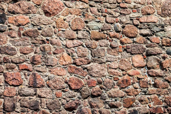 Грубая природная старая каменная стена в качестве фона — стоковое фото
