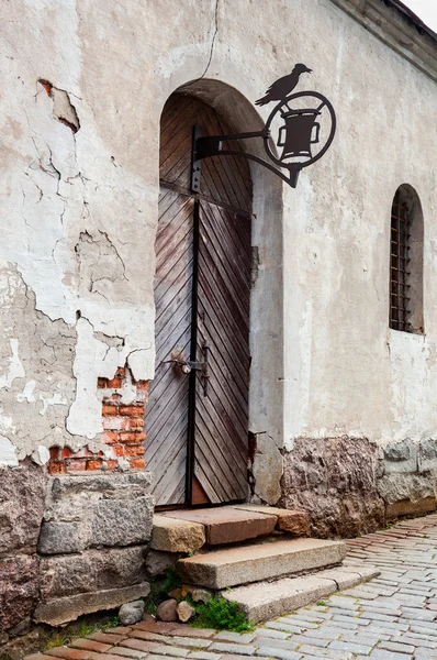 Vyborg, Rusya Ortaçağ Kalesi, eski ahşap kapı — Stok fotoğraf