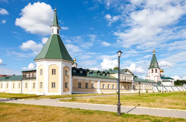 Monasterio Iversky en la región de Novgorod. Monasterio fue fundado — Foto de Stock