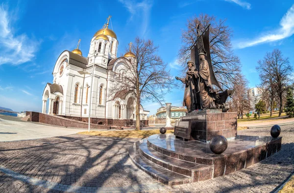 Denkmal für die russisch-orthodoxen Heiligen Petrus und Fewronia von Mu — Stockfoto