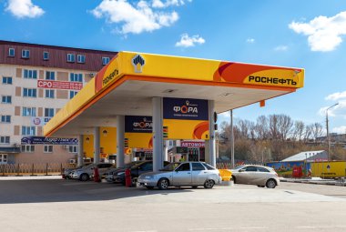 Rosneft benzin istasyonu. Rosneft en büyük Rus petrol c biridir