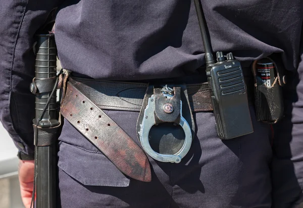 러시아 경찰관의 벨트에 장비 — 스톡 사진