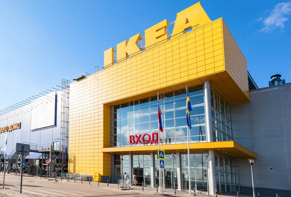 Tienda IKEA Samara. IKEA es el mayor minorista de muebles del mundo — Foto de Stock