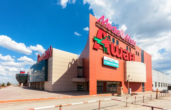 Exterior del hipermercado Samara Moskovsky. El de mayor tamaño — Foto de Stock