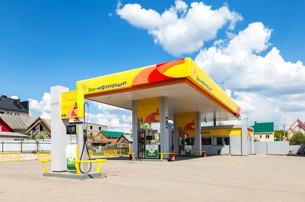 Rosneft gas station in summer day. Rosneft is one of the largest — Stockfoto