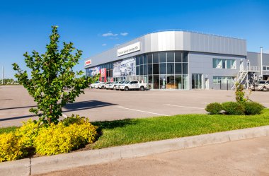 Office resmi Bayi Toyota güneşli bir gün