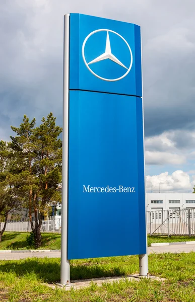 Official dealership sign of Mercedes-Benz in summer sunny day — Stock Photo, Image