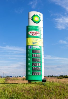 Kılavuz işareti, Bp gaz statio yakıt fiyatı belirtilen