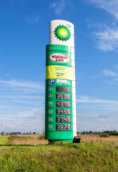 Guide sign, indicated the price of the fuel on the BP gas statio — Stock Photo, Image