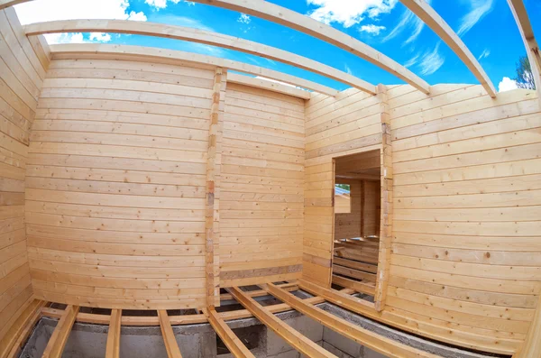 Budowa nowego drewnianego domu. Widok wewnętrzny — Zdjęcie stockowe