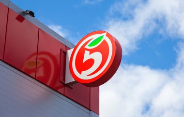 Rusya'nın en büyük perakendeci Pyaterochka karşı mavi s logosu