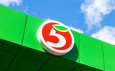 Rusya'nın en büyük perakendeci Pyaterochka karşı mavi s logosu