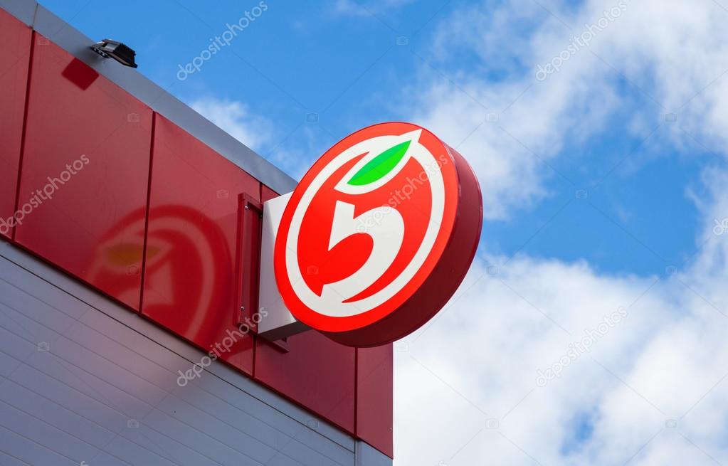 NOVGOROD, RUSSIA - AUGUST 16, 2016: Logo of russia's largest retailer Pyaterochka against the blue sky background