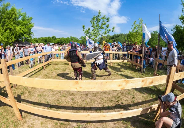 Restauro storico di lotte cavalleresche su festival libero di me — Foto Stock