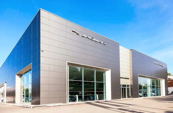 Celní úřad oficiální dealer Jaguar. Jaguar je značka britské automobilky Jaguar Land Rover — Stock fotografie