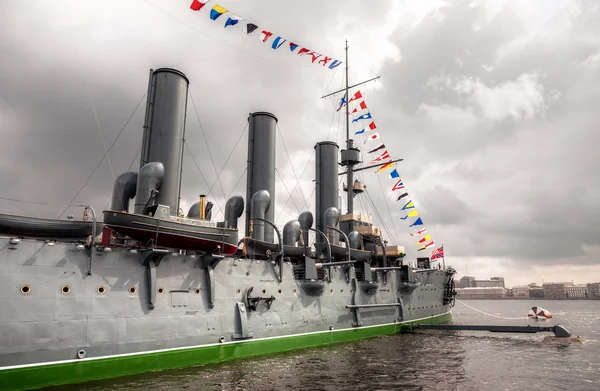 The legendary revolutionary cruiser Aurora at the place of eternal parking — Stock Photo, Image