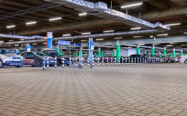 Aparcamiento subterráneo Mega centro comercial — Foto de Stock